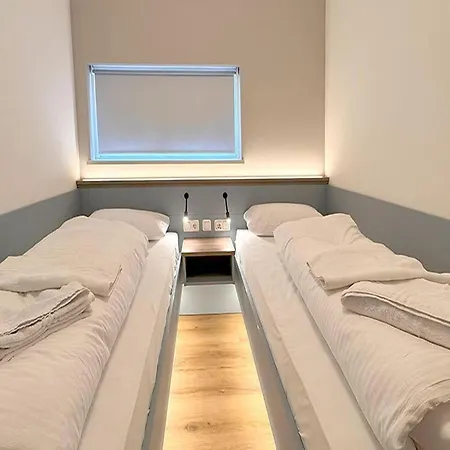 بيت للعطل Mit Whirlpool Und Sauna In *